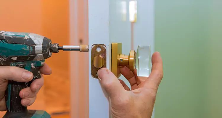 Broken Door Knob Fix in Midway, FL