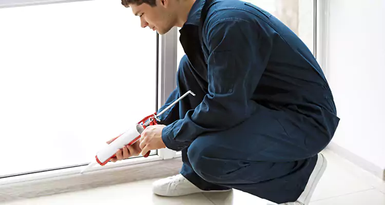 Window Glass Caulk Repair in Midway, FL